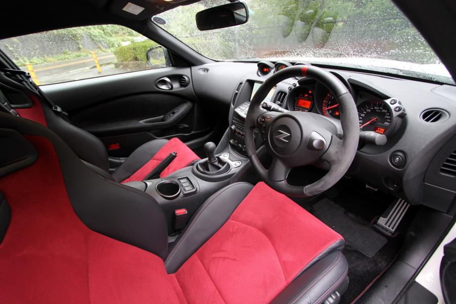 Интерьер Nissan Fairlady Z Nismo (Z34) 2014 года  (JP) (фото 14 из 39)